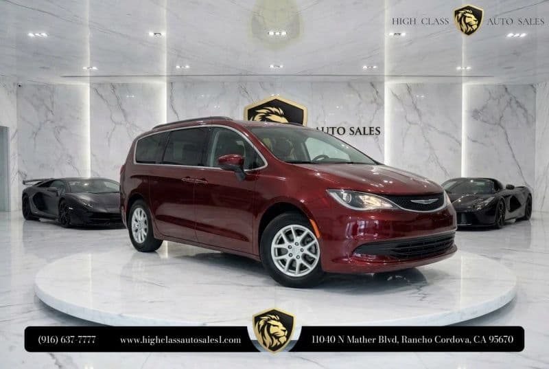 2020 Chrysler Voyager LXi Minivan 4D