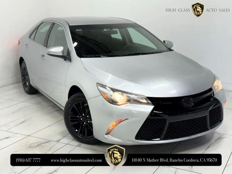 2017 Toyota Camry SE Sedan 4D