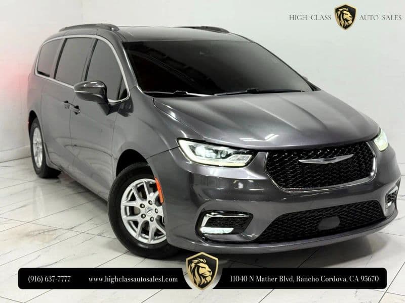2022 Chrysler Pacifica Touring L Van 4D