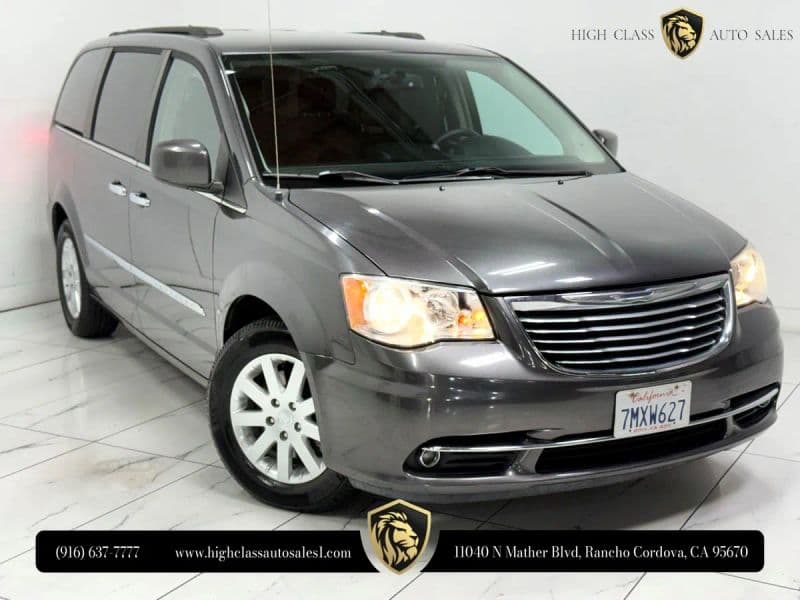 2015 Chrysler Town & Country Touring Minivan 4D